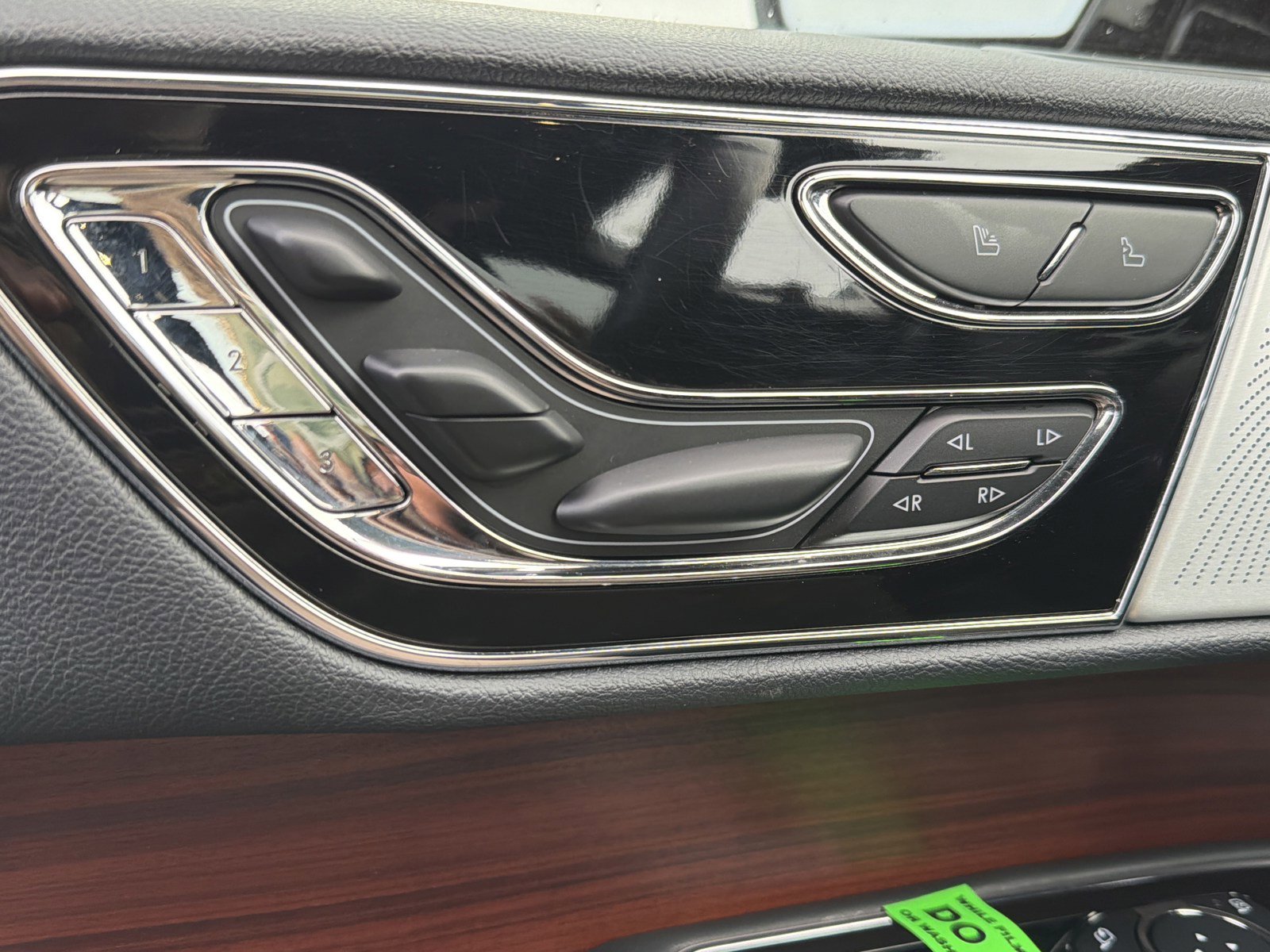 Used 2024 Lincoln Navigator L Reserve image 28