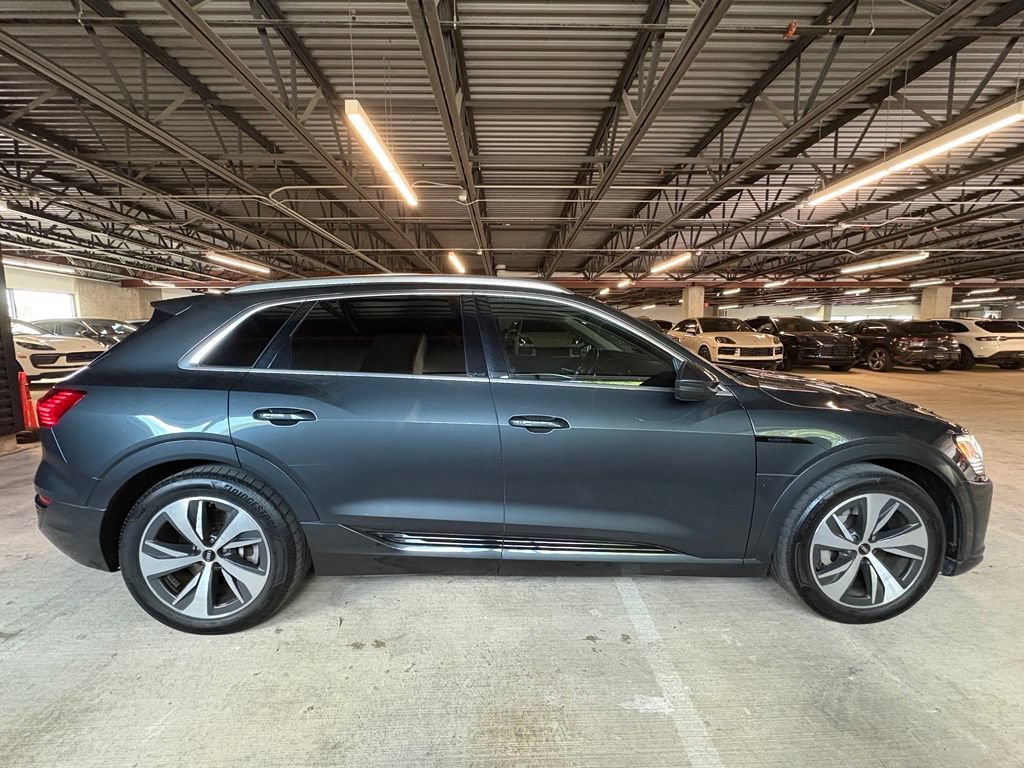 Used 2024 Audi Q8 e-tron Premium AWD/4WD image 9