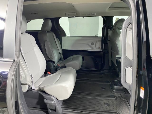 Used 2025 Toyota Sienna XLE AWD/4WD image 10
