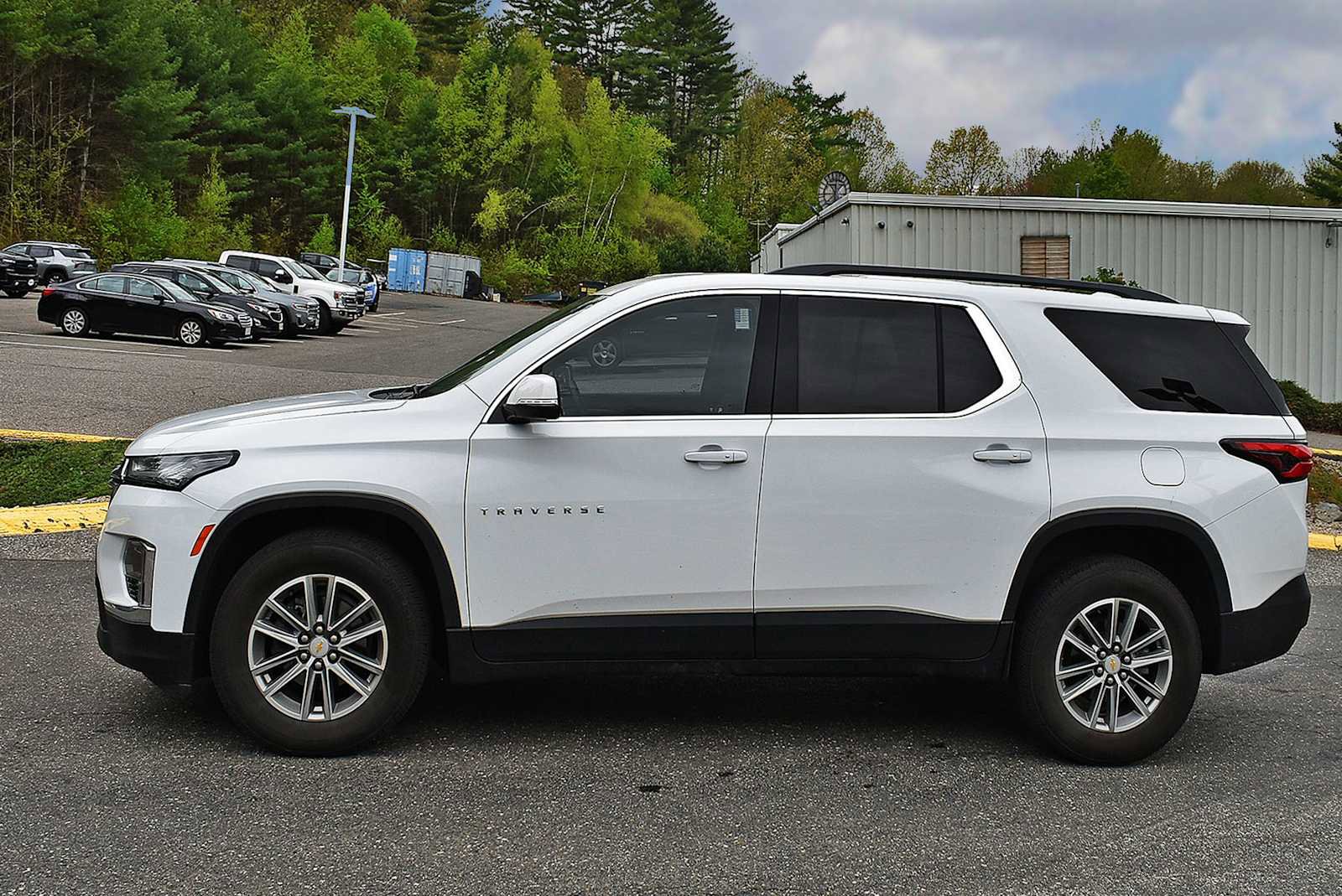 Used 2023 Chevrolet Traverse LT AWD/4WD image 4