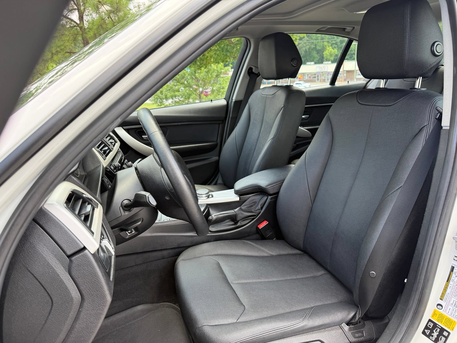 Used 2018 BMW 320i xDrive Sedan AWD/4WD image 37