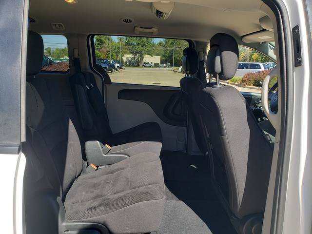 Used 2018 Dodge Grand Caravan SE w/ UConnect Hands-Free Group FWD image 18