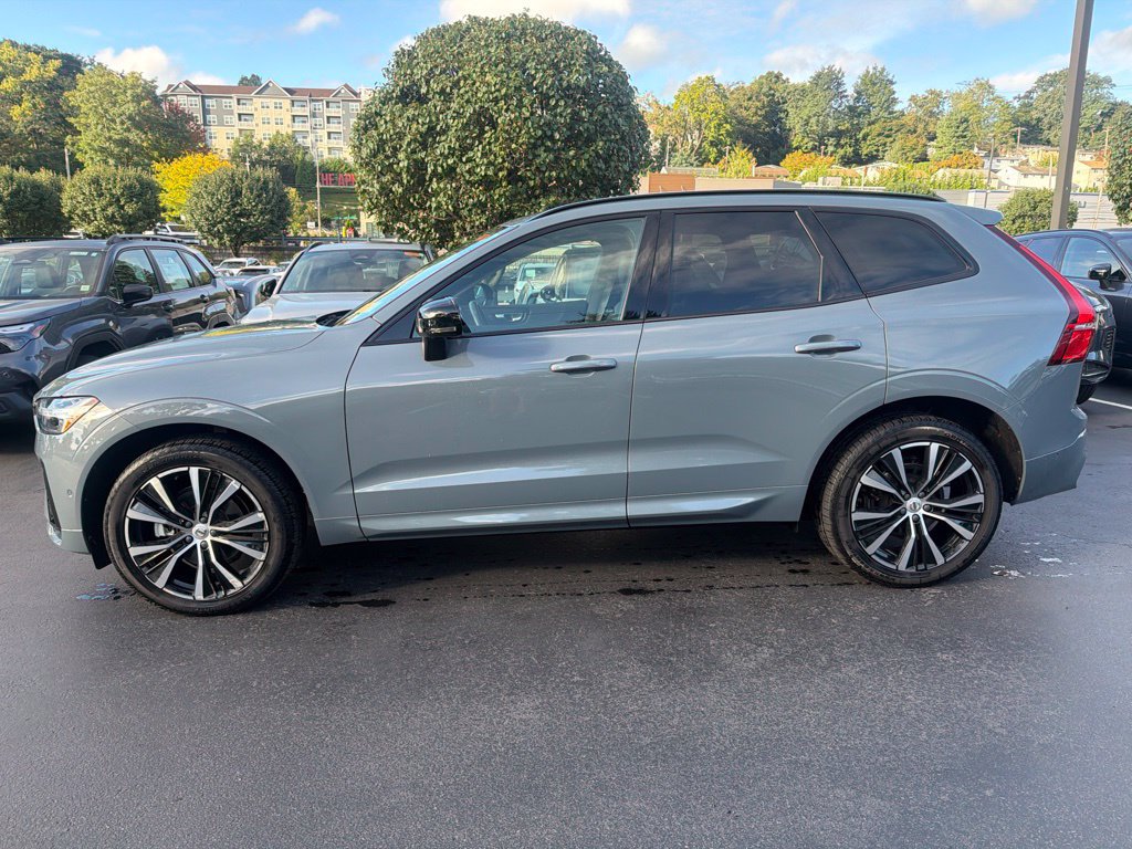 Used 2024 Volvo XC60 B5 Plus w/ Climate Package AWD/4WD image 3