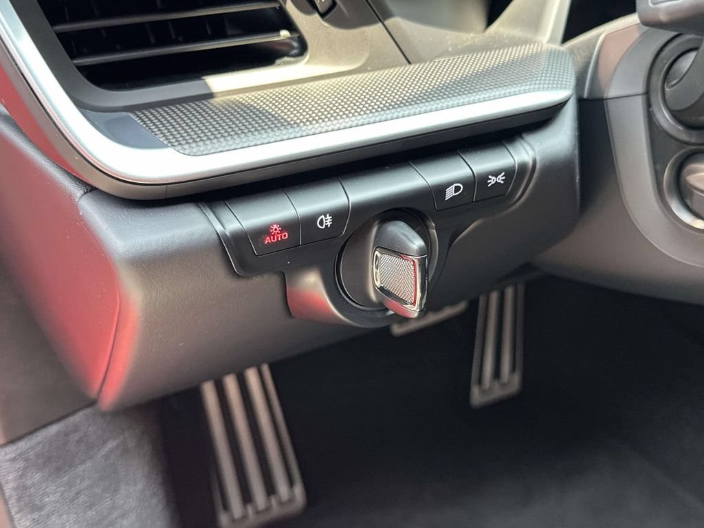 Certified 2025 Porsche 911 Turbo AWD/4WD image 17