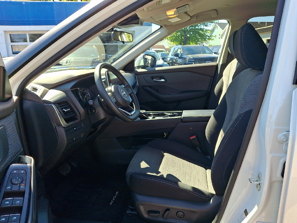 Used 2023 Nissan Rogue SV AWD/4WD image 13
