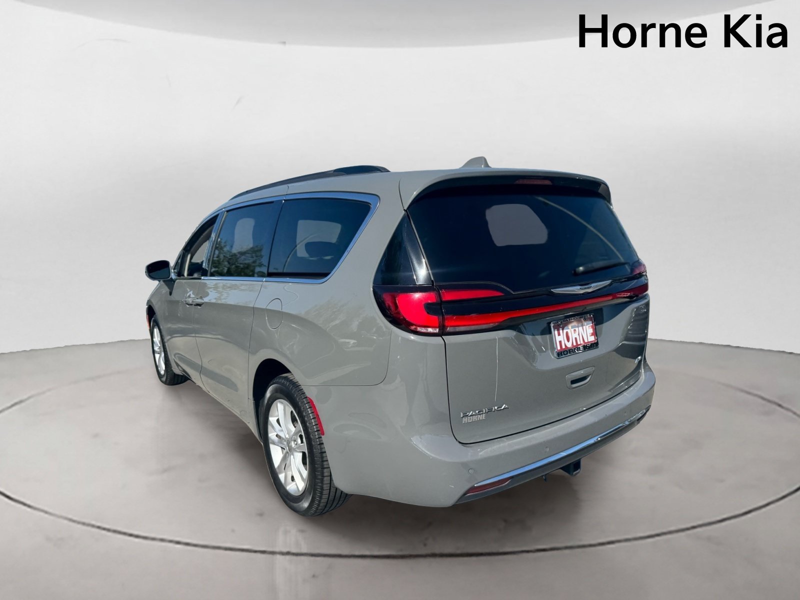 Used 2021 Chrysler Pacifica Touring w/ Cold Weather Group AWD/4WD image 5