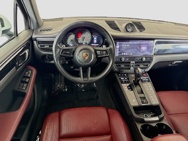 Used 2023 Porsche Macan AWD/4WD image 16