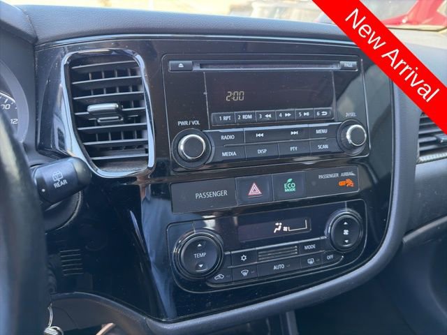 Used 2015 Mitsubishi Outlander ES image 11