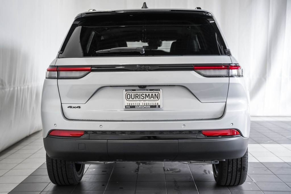 New 2025 Jeep Grand Cherokee Altitude image 5