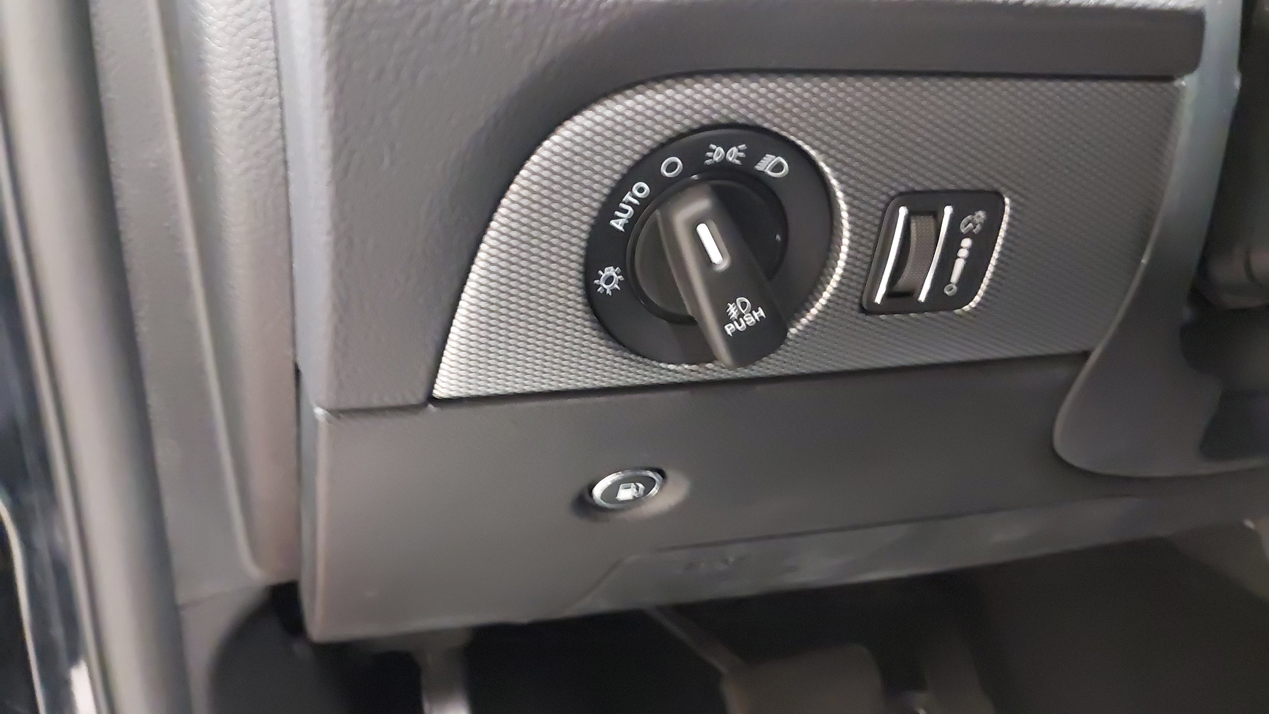 Used 2019 Dodge Durango R/T w/ Technology Group AWD/4WD image 31