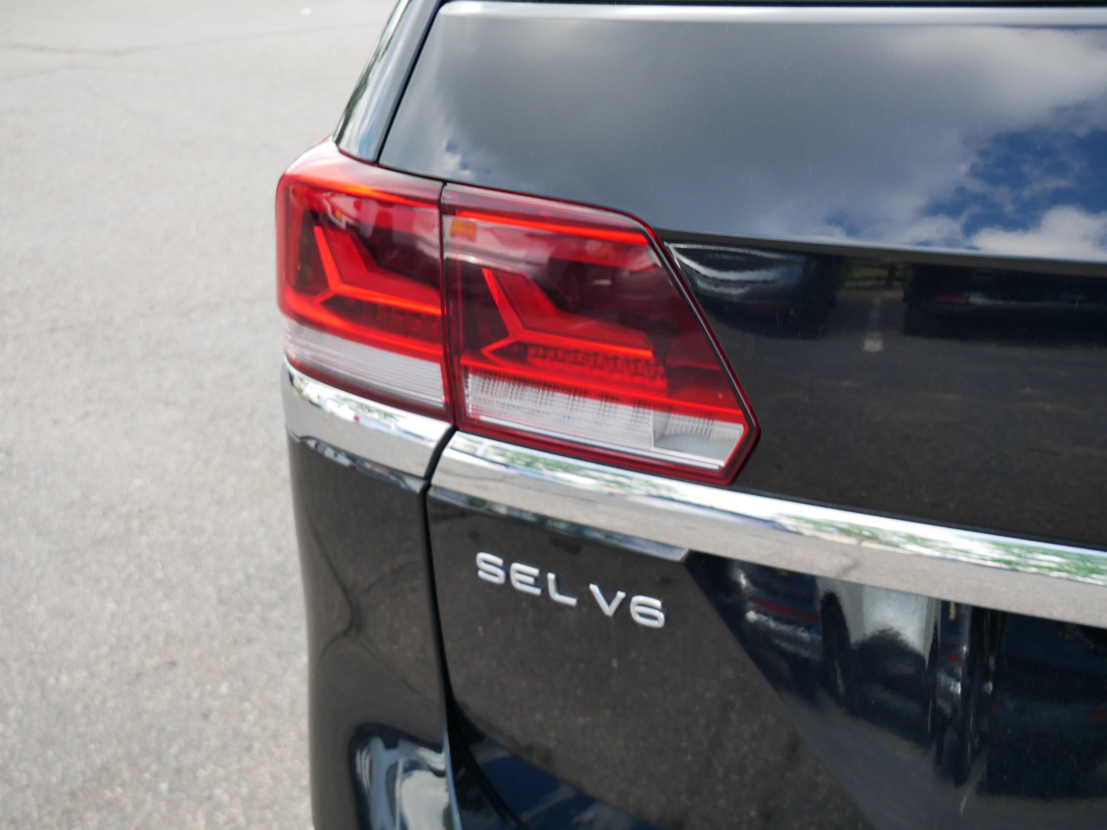 Certified 2021 Volkswagen Atlas SEL AWD/4WD image 17