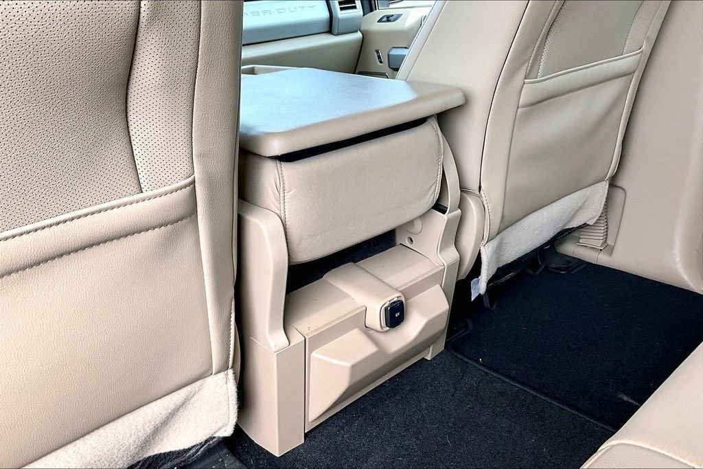 Used 2017 Ford F250 Lariat w/ Chrome Package image 10