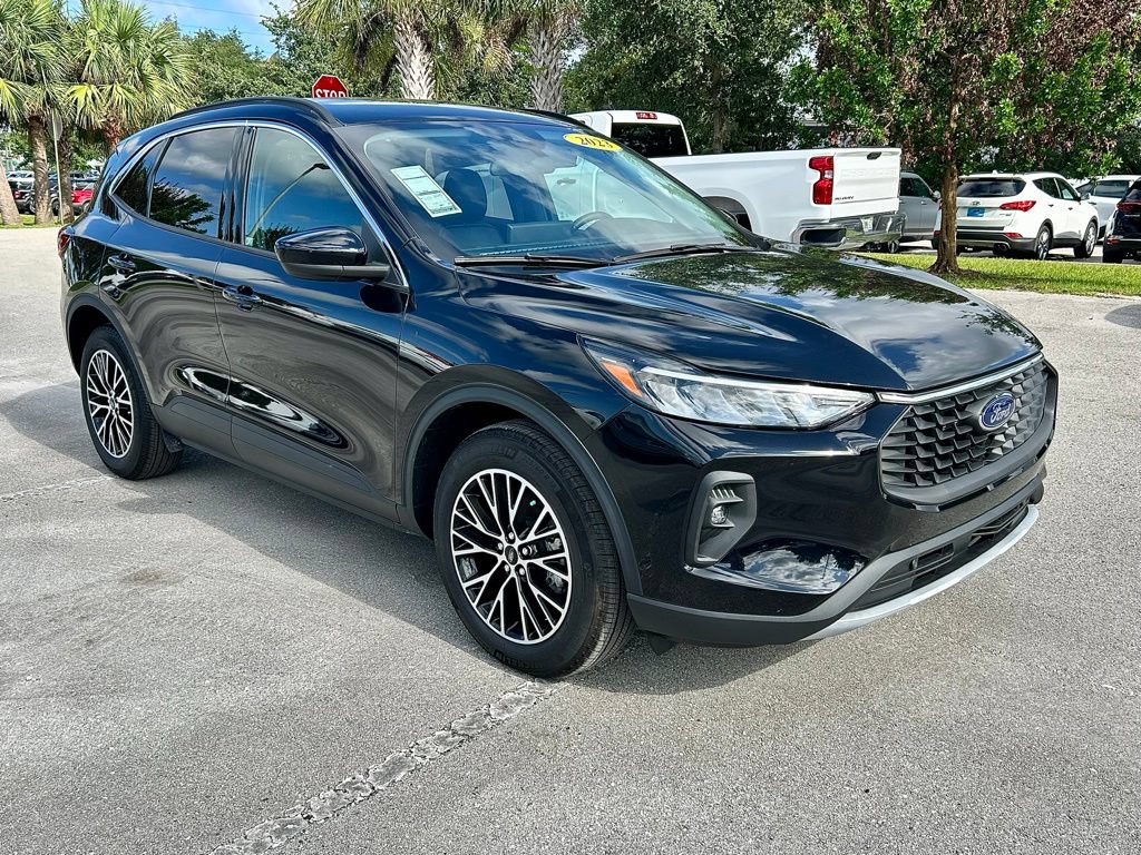 New 2023 Ford Escape SE FWD image 3