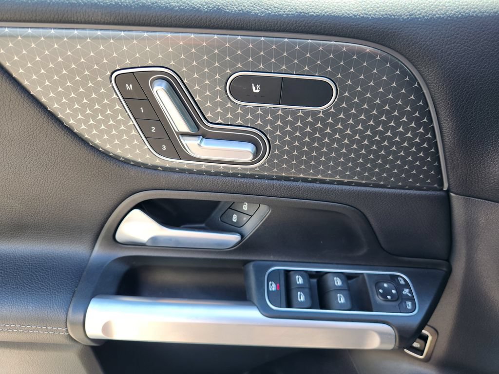 Used 2024 Mercedes-Benz GLB 250 image 15