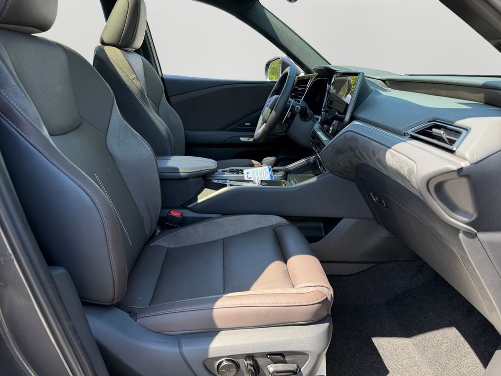 New 2026 Lexus TX 550h AWD Plug-In Hybrid image 5