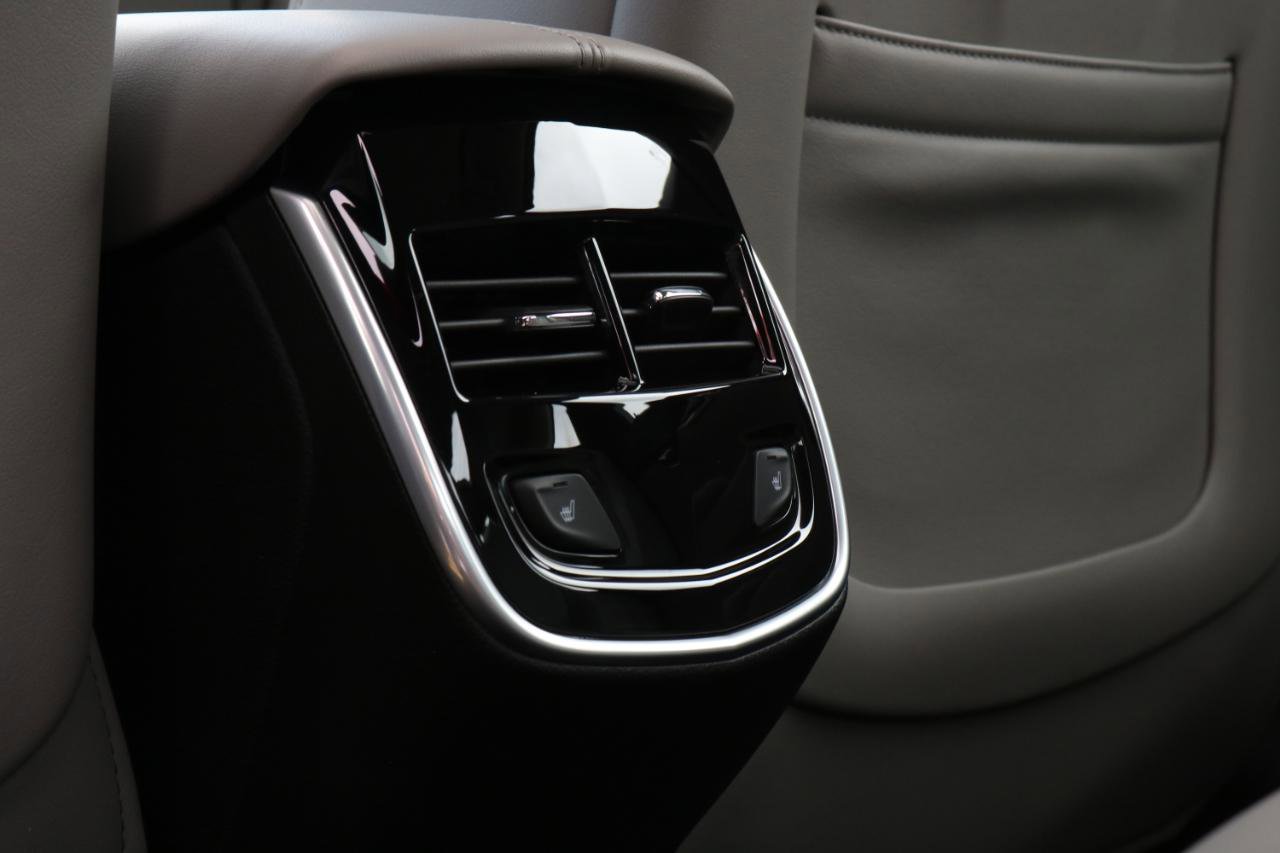 Used 2016 Cadillac XTS Luxury w/ Driver Awareness Package image 39