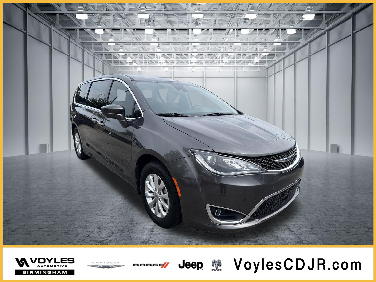 Used 2019 Chrysler Pacifica Touring Plus w/ Advanced Safetytec Group FWD image 1