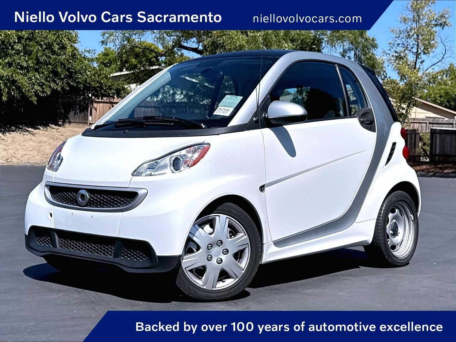 Used 2015 smart fortwo pure RWD image 1