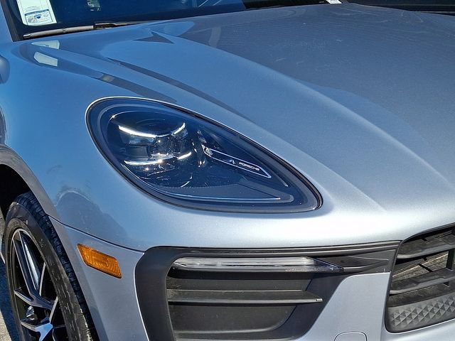 Certified 2025 Porsche Macan AWD/4WD image 10