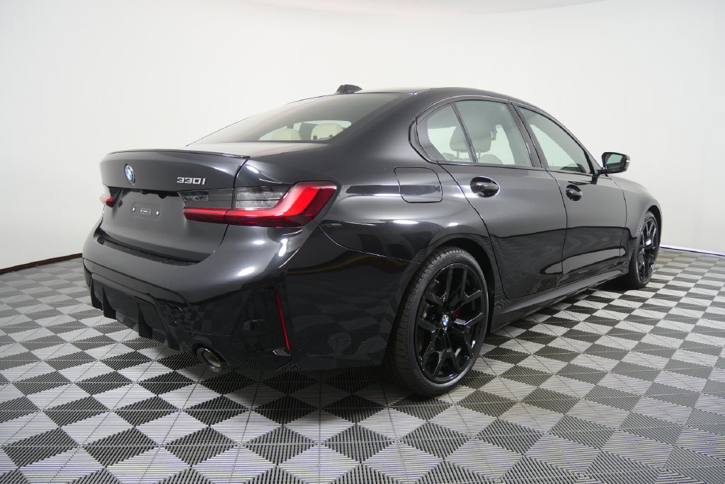 New 2026 BMW 330i Sedan w/ M Sport Package RWD image 4