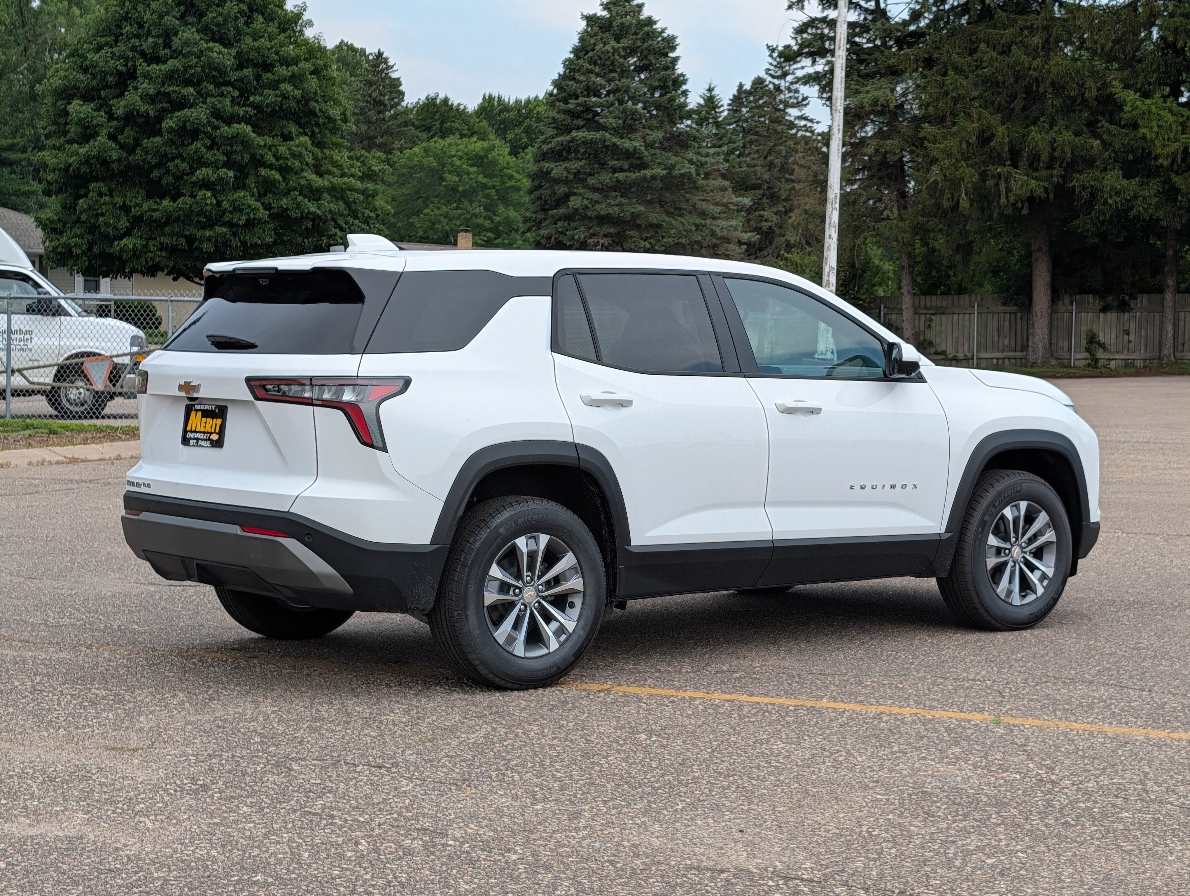 New 2026 Chevrolet Equinox LT w/ Convenience Package II AWD/4WD image 3