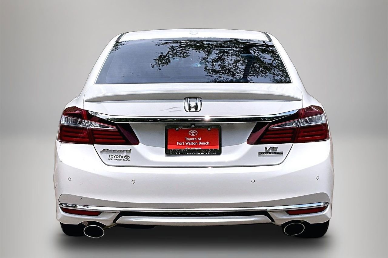 Used 2016 Honda Accord Touring image 5