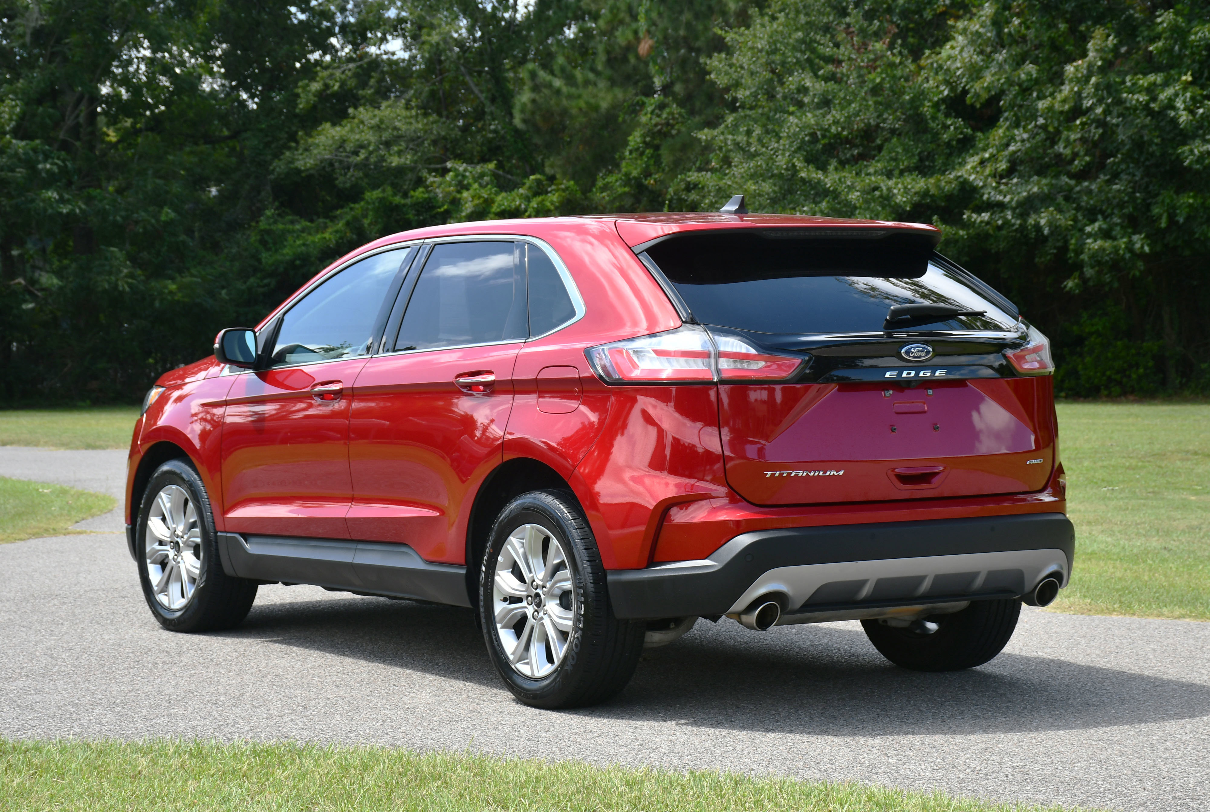 Used 2024 Ford Edge Titanium image 3