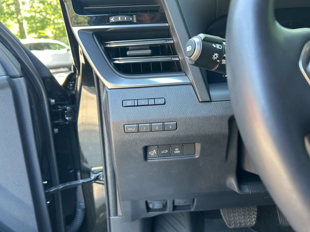 Used 2025 Lexus GX 550 w/ Cold Area Package AWD/4WD image 25
