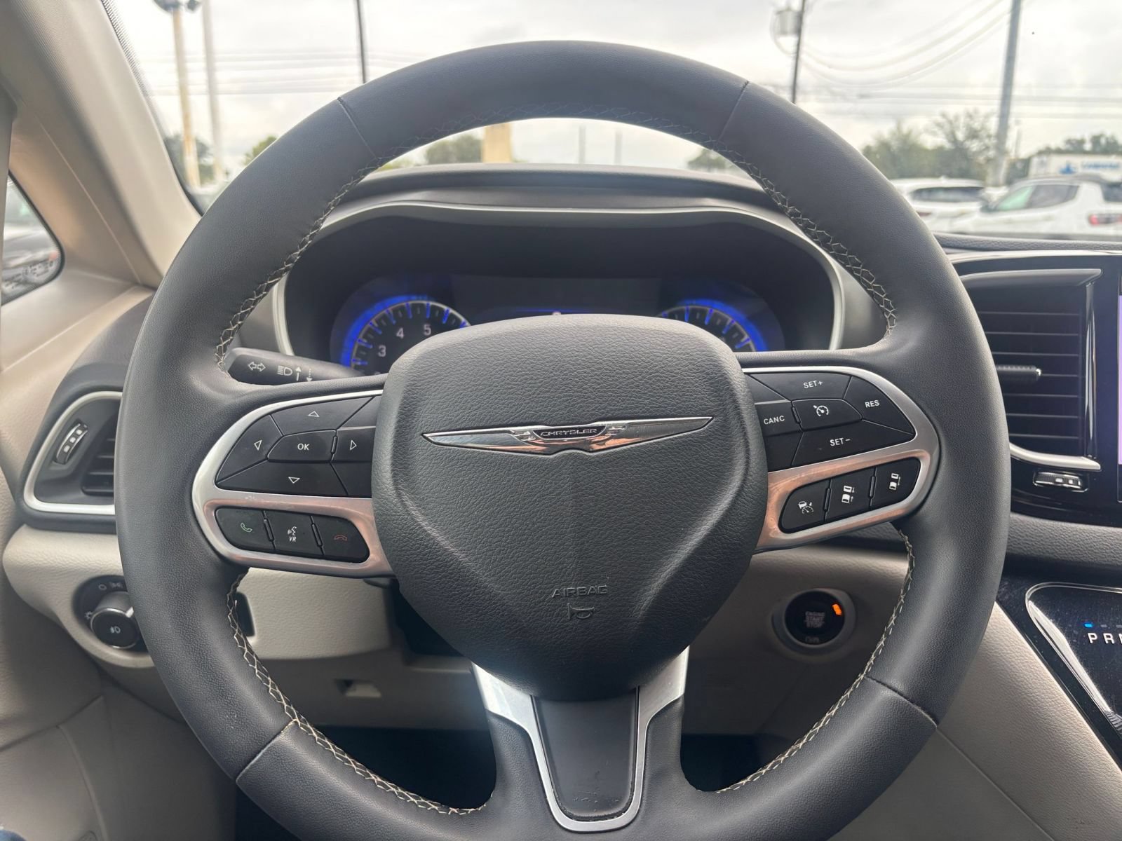 Used 2024 Chrysler Pacifica Touring-L FWD image 29