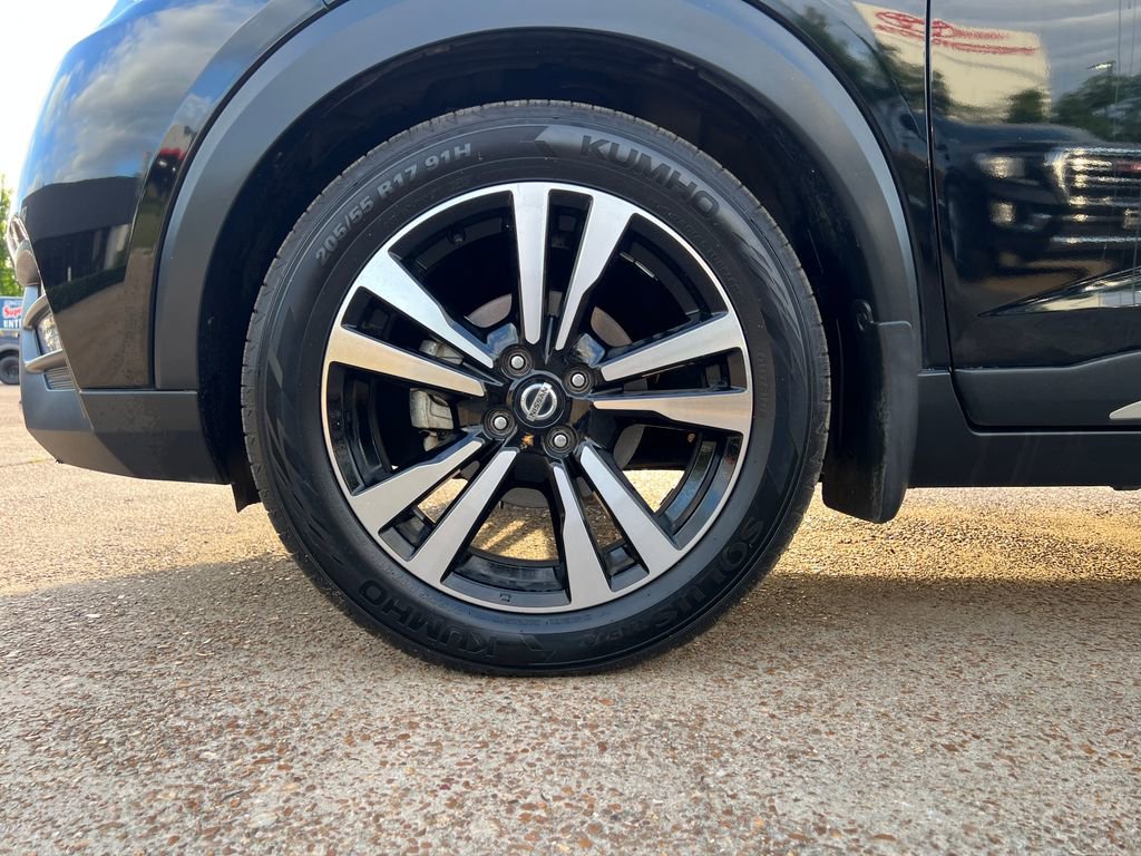 Used 2019 Nissan Kicks SR w/ SR Premium Package FWD image 24