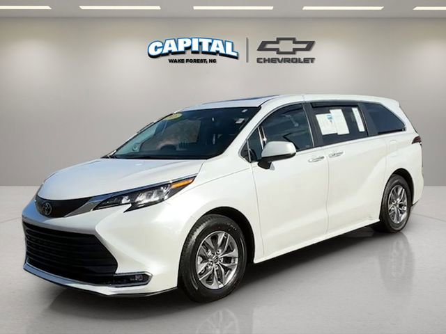 Used 2023 Toyota Sienna XLE w/ XLE Plus Package image 1
