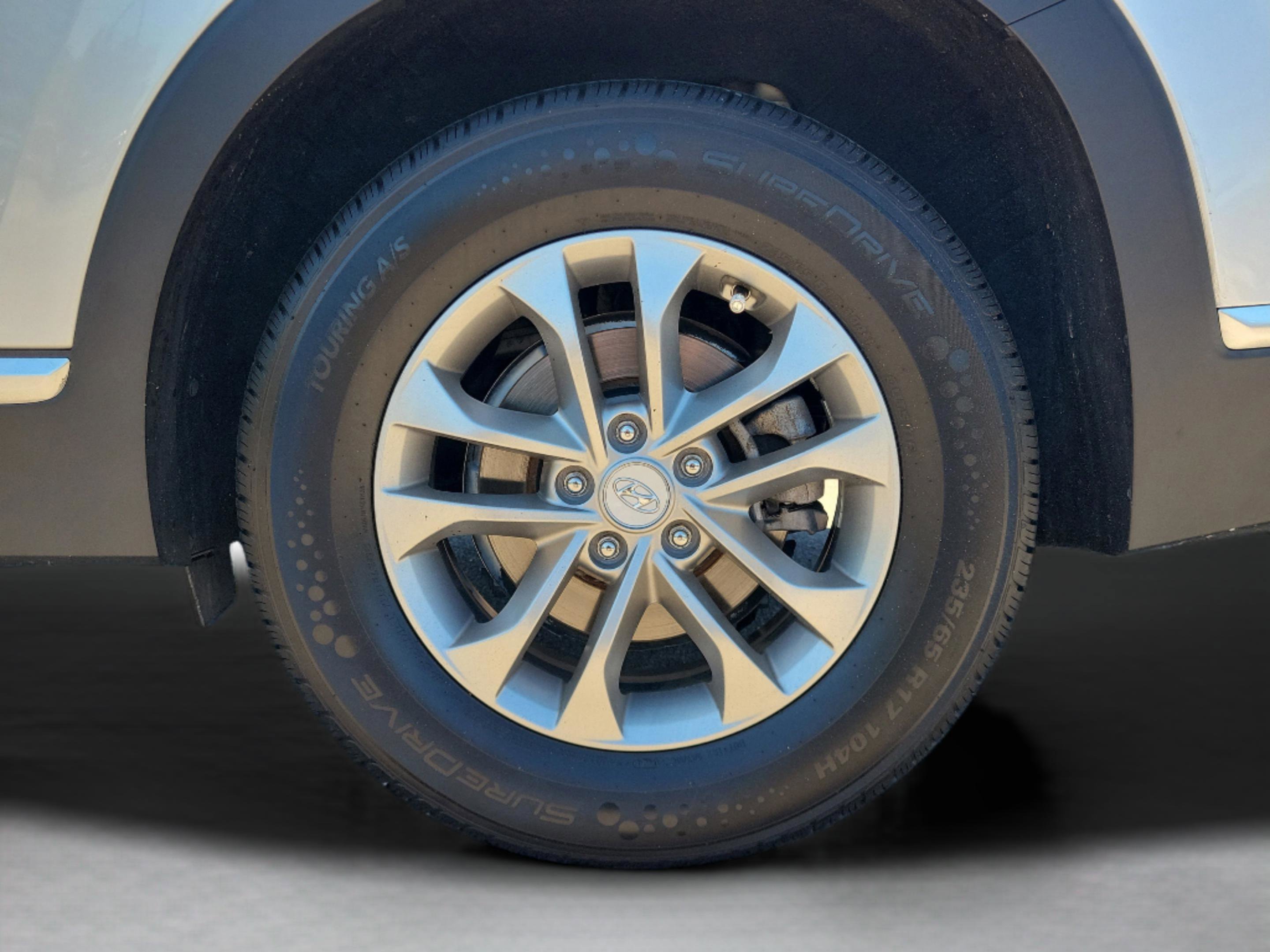 Used 2020 Hyundai Santa Fe SE image 5