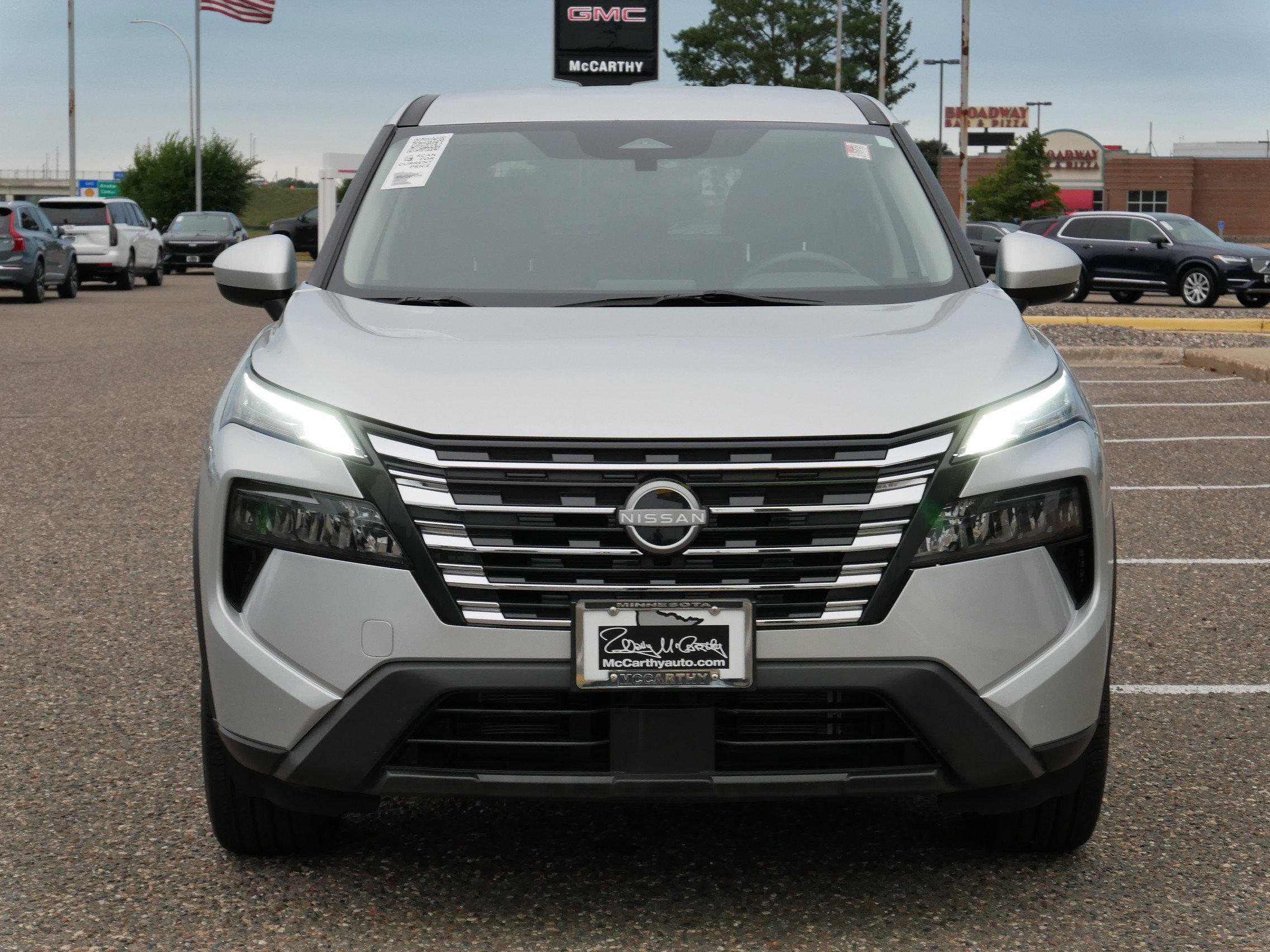 Used 2024 Nissan Rogue SV image 4