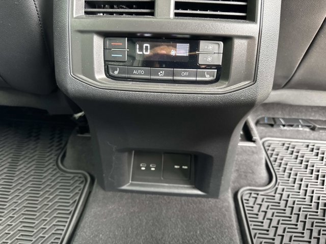 Used 2022 Volkswagen Atlas SEL Premium image 24