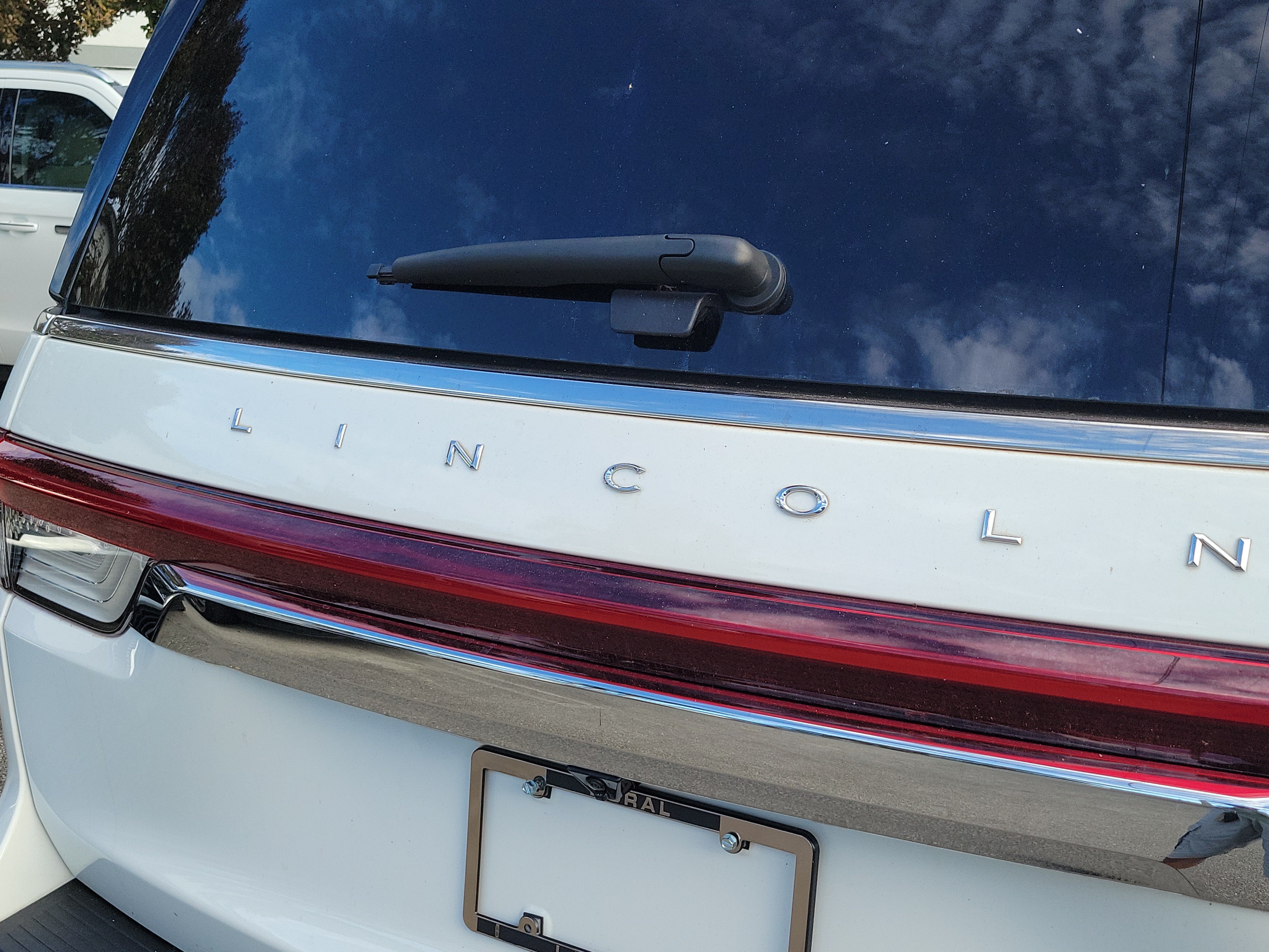 Certified 2024 Lincoln Navigator L Reserve AWD/4WD image 7