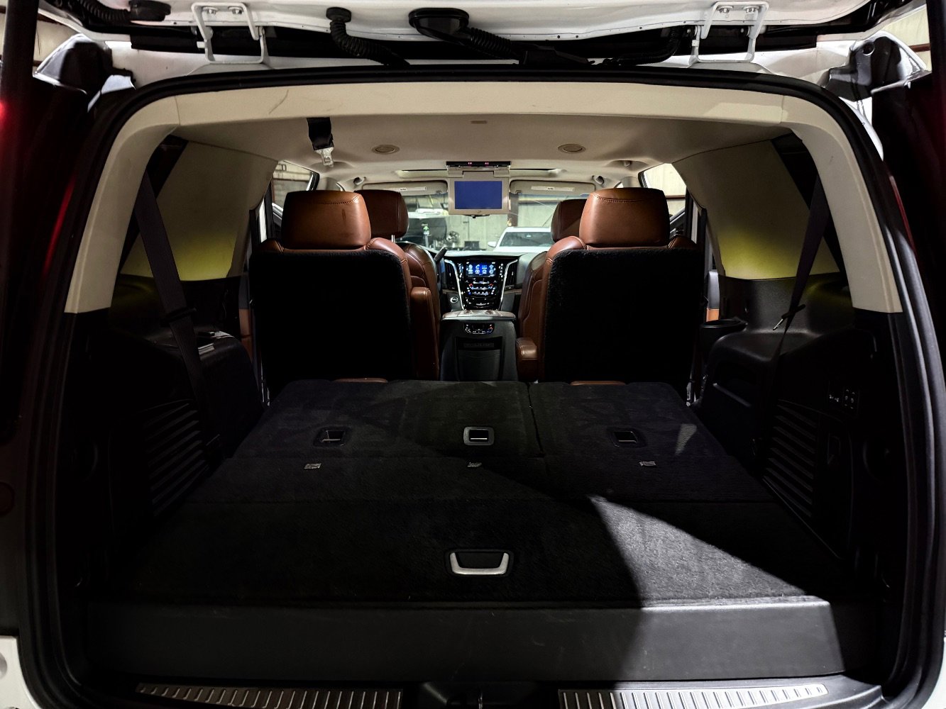 Used 2017 Cadillac Escalade Premium Luxury RWD image 19