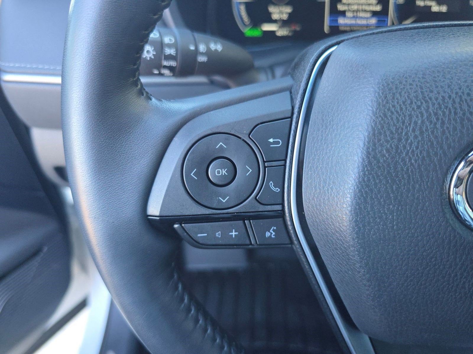 Used 2023 Toyota Venza Limited image 16