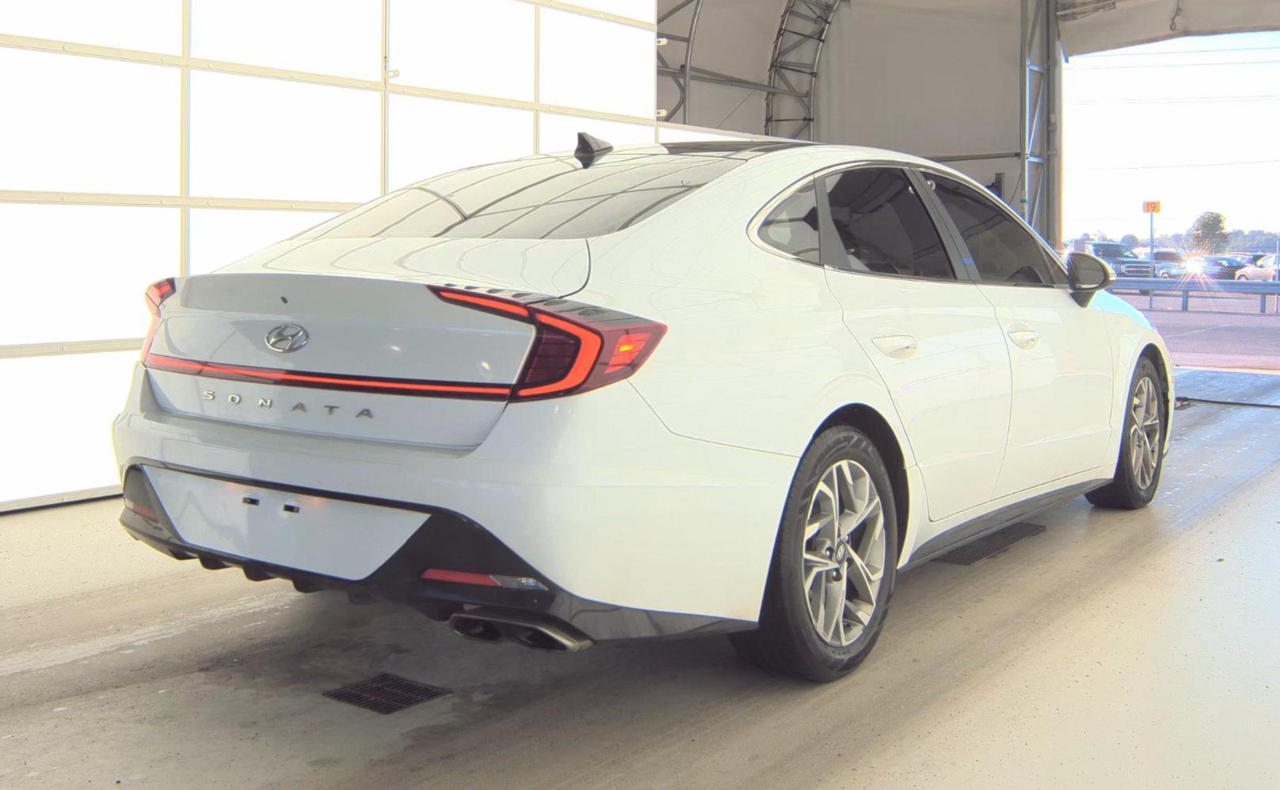 Used 2020 Hyundai Sonata SEL w/ Premium + Sunroof Package FWD image 3
