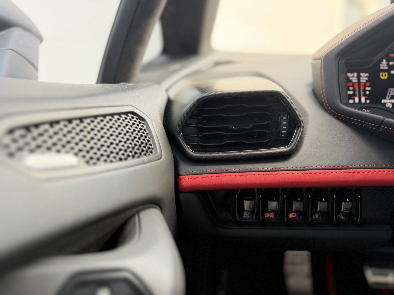 Used 2022 Lamborghini Huracan EVO image 25