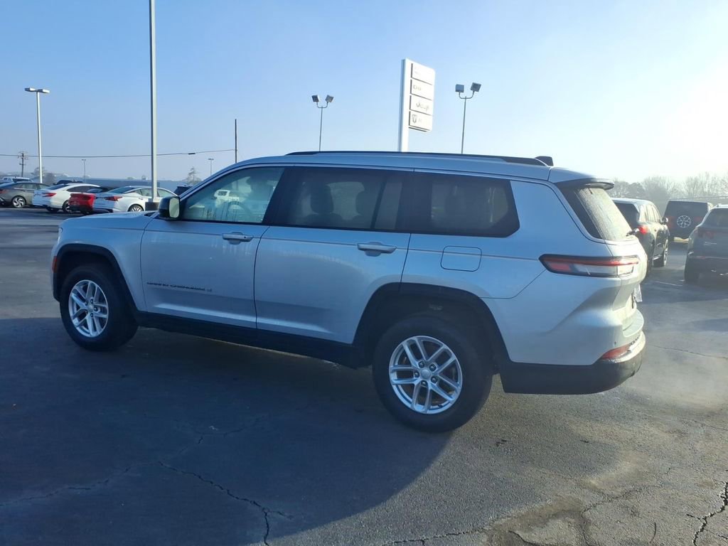 Used 2023 Jeep Grand Cherokee L Laredo image 3