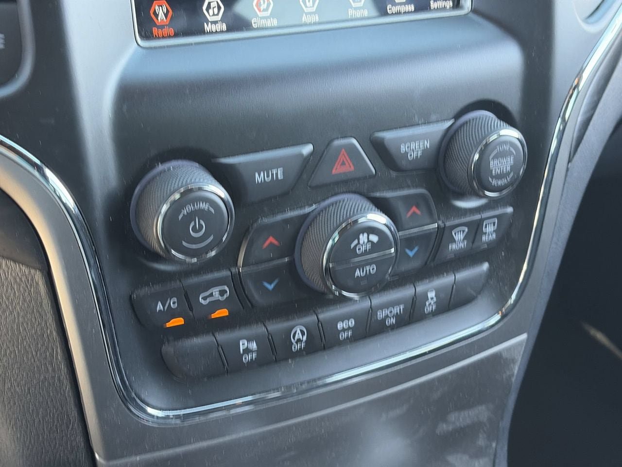Used 2020 Jeep Grand Cherokee Laredo RWD image 26