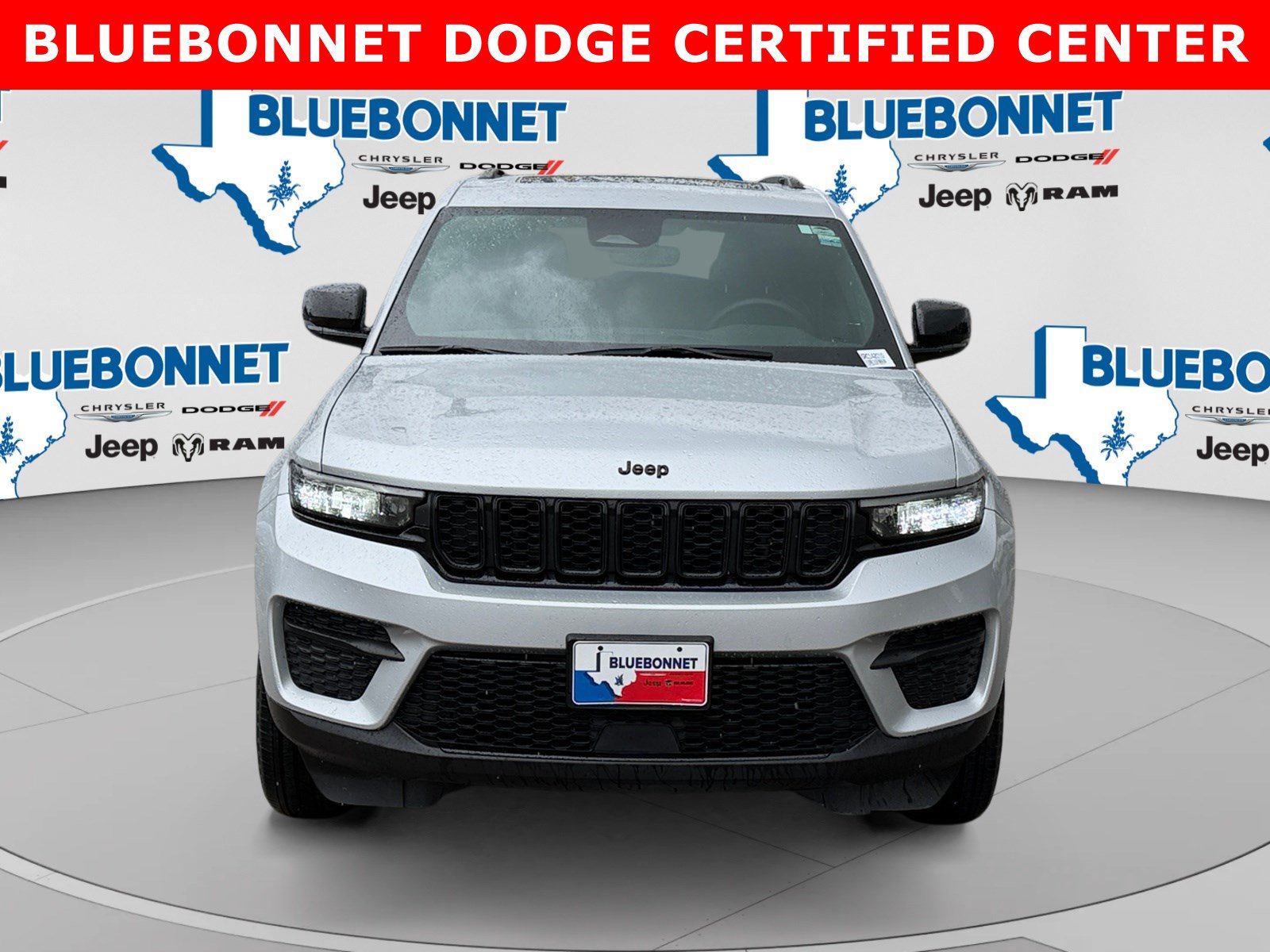 Used 2024 Jeep Grand Cherokee Altitude AWD/4WD image 2