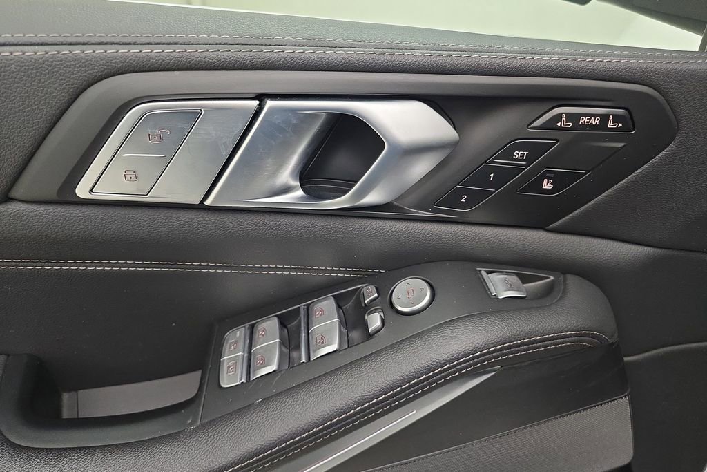 Used 2020 BMW X7 xDrive40i w/ Premium Package image 14