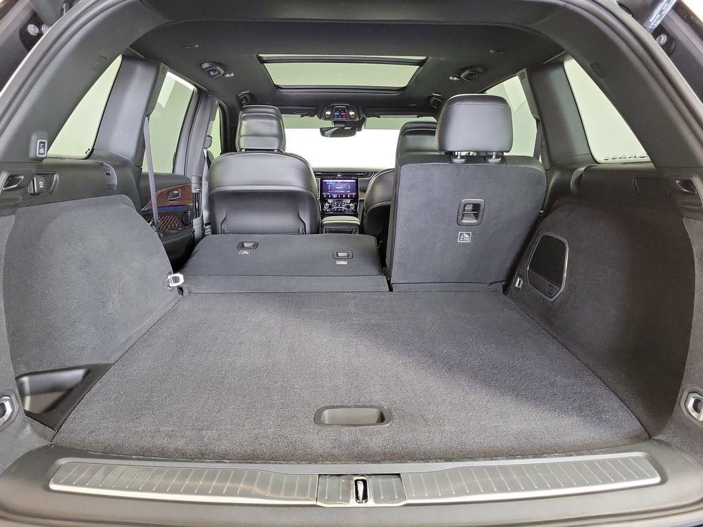 Used 2025 Jeep Grand Cherokee Summit w/ Obsidian Package image 25