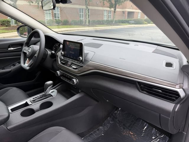 Used 2025 Nissan Altima 2.5 SV FWD image 31