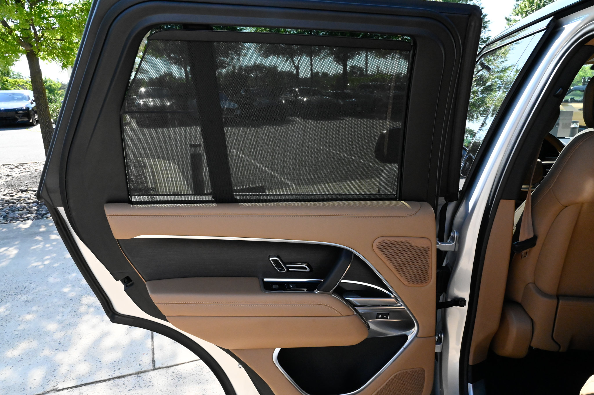 Used 2025 Land Rover Range Rover SE AWD/4WD image 36