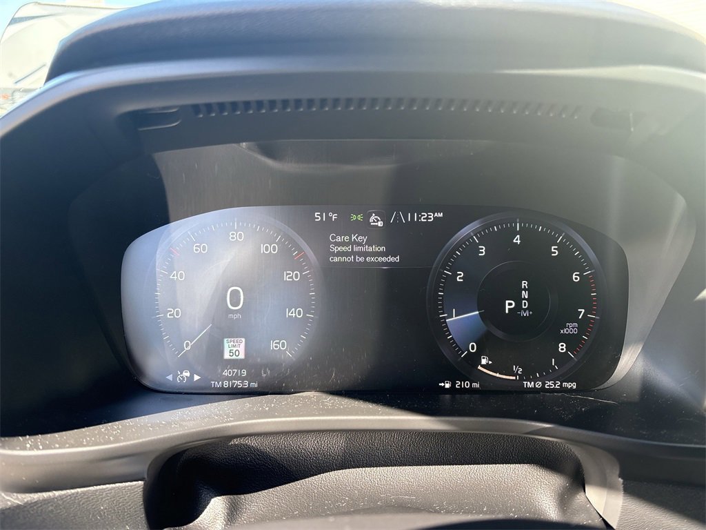 Used 2021 Volvo XC40 T5 R-Design w/ Advanced Package image 18