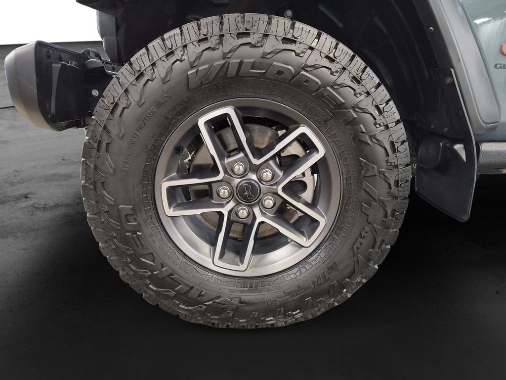 Used 2024 Jeep Gladiator Mojave w/ Convenience Group AWD/4WD image 9