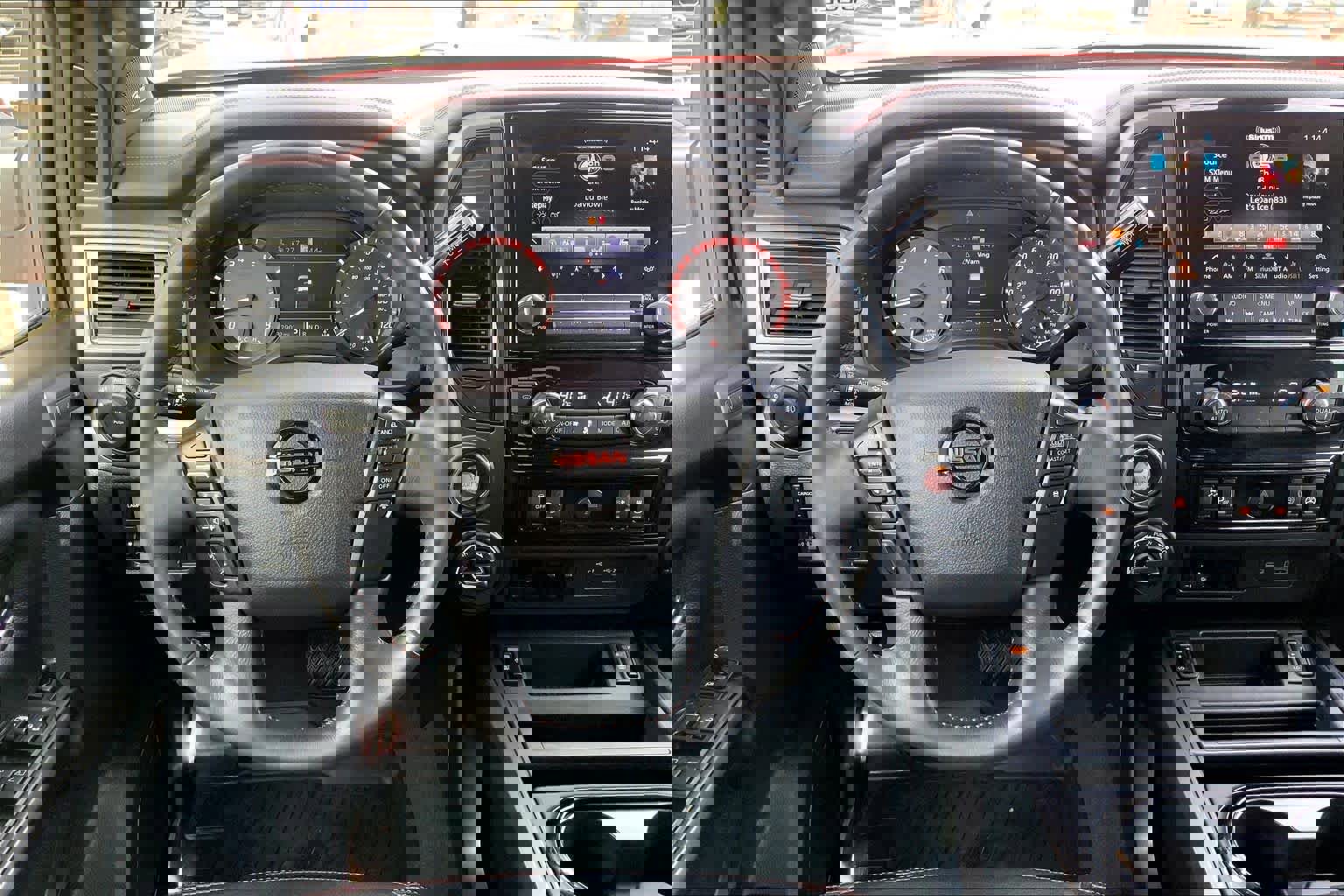 Used 2022 Nissan Titan PRO-4X w/ Pro-4x Convenience Package image 5