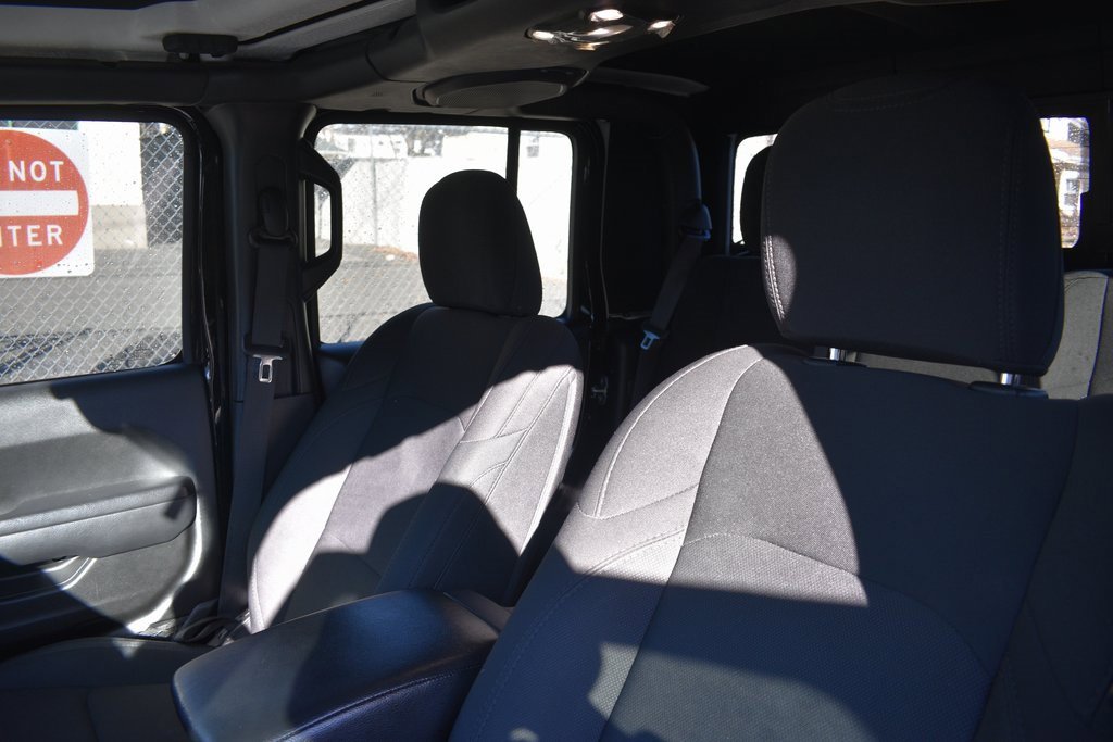 Used 2022 Jeep Gladiator Sport image 8